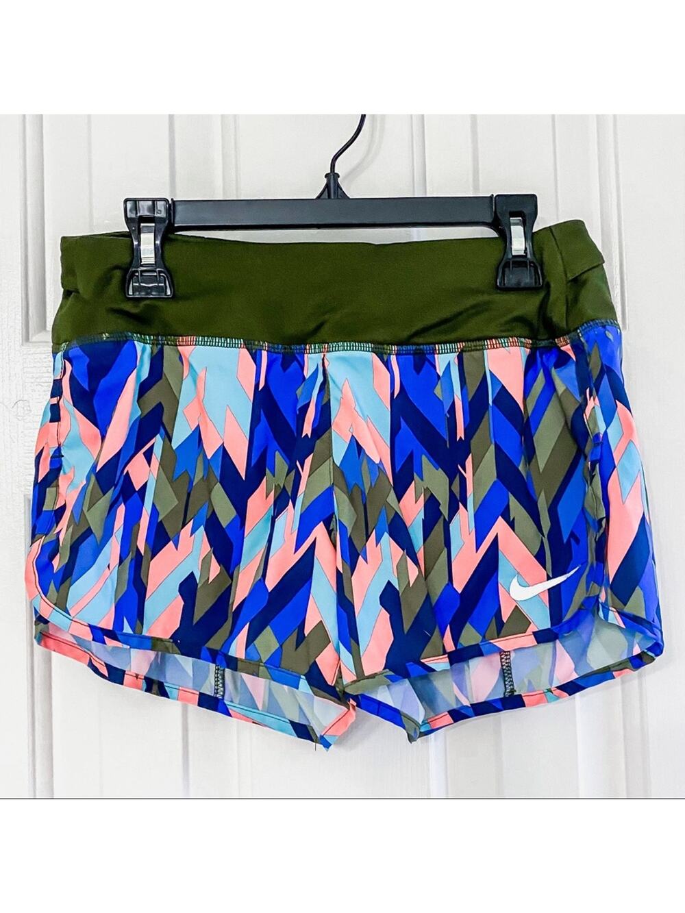 NIKE • Dri-Fit Army Green Geometric Shorts